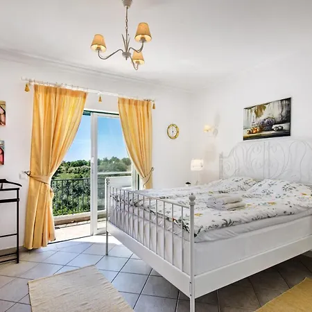 فيلة Alcantarilha 81 *